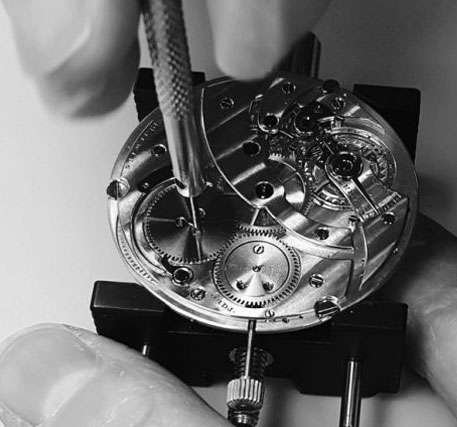 Get your broken watches repaired at Golden Touch Jewelry, Florida